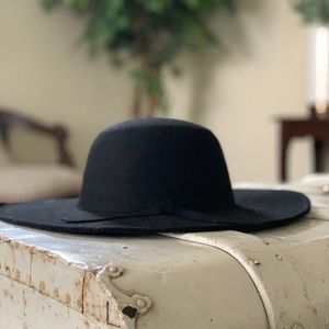 NWT Floppy Hat by Leith - Black